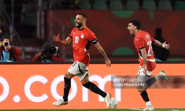 Salah toả sáng, Ai Cập nghẹt thở vào tứ kết cúp châu Phi 