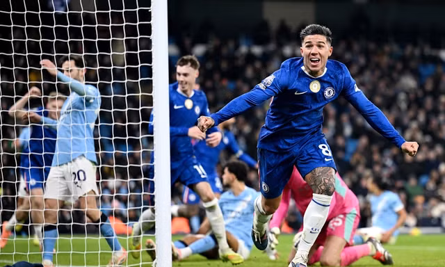 Chelsea khiến Man City rơi điểm phút bù giờ, Fulham cầm chân Liverpool trong 3 phút điên rồ