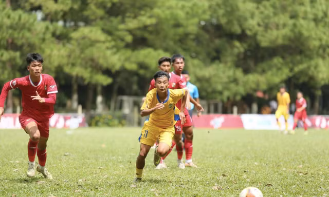 VCK U17 Quốc gia 2026: Hà Nội sớm giành vé tứ kết, cuộc đua bảng B thêm kịch tính