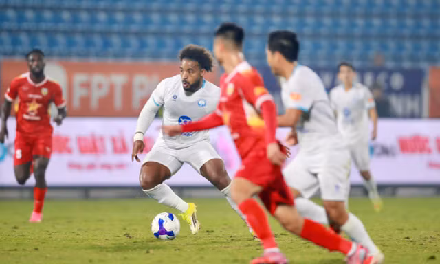 HIGHLIGHTS: Nguyễn Xuân Son im tiếng, Nam Định rơi điểm phút bù giờ trước Hà Tĩnh 