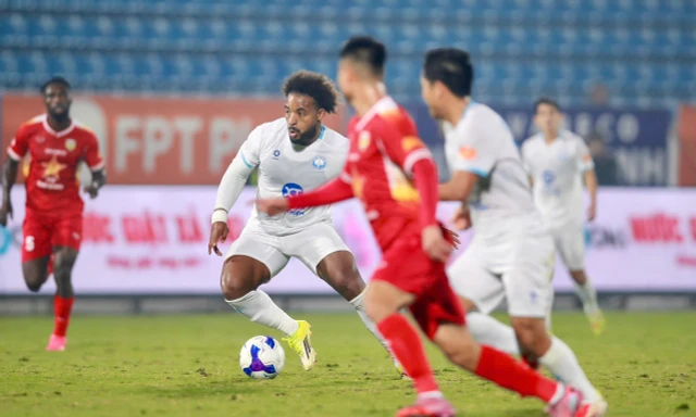 HIGHLIGHTS: Nguyễn Xuân Son im tiếng, Nam Định rơi điểm phút bù giờ trước Hà Tĩnh 