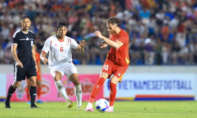 Trực tiếp Việt Nam vs Myanmar 3-0 (H2): Hoàng Hên, Hoàng Đức rời sân 