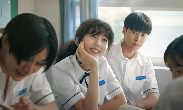 Phim thanh xuân mới của Netflix gây tranh cãi: Dập khuôn hay phá bỏ định kiến?