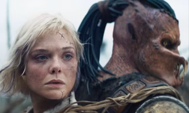 "Công chúa" Elle Fanning hóa thân bụi bặm trong phim về người hành tinh khác