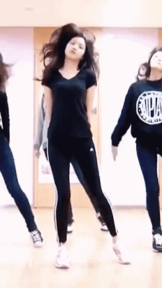 Chỉ là khoảnh khắc vô cùng tự nhiên thôi, nhưng cũng đủ làm nhiều idol bỗng dưng nổi tiếng ảnh 4