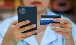 Trường hợp nào bị phong tỏa tài khoản ngân hàng từ ngày 1/1/2026? 