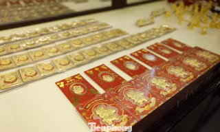 Giá vàng tiếp đà giảm mạnh