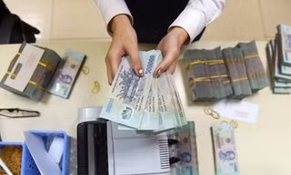 'Nếu tăng lãi suất quá nhanh, nợ xấu sẽ bùng phát'