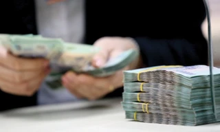 Ngân hàng dồn dập rao bán nợ trước Tết