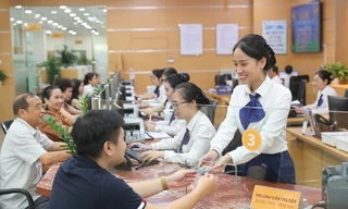 Làn sóng cắt giảm nhân viên ngân hàng lan rộng