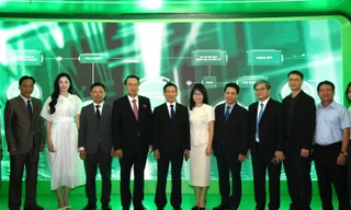 Phó Thủ tướng Hồ Đức Phớc tham quan gian hàng Vietcombank tại Sóng Festival 