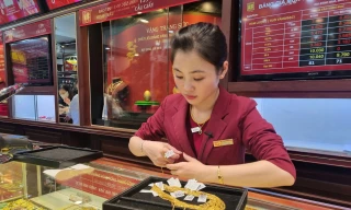 Điều gì đang xảy ra với giá vàng?