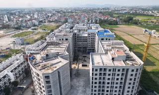 Vì sao lãi suất cho vay tăng vẫn không 'hạ nhiệt' giá bất động sản?