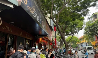 Khổ sở xếp hàng mua vàng bạc rồi trúng quả... đắng