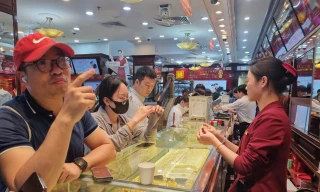 Giá vàng bất ngờ tăng