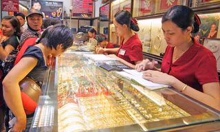 Giá vàng đồng loạt giảm rất mạnh