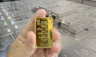 Người mua vàng bạc lỗ nặng 