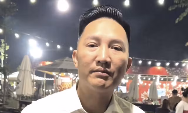 Huấn Hoa Hồng là ai?