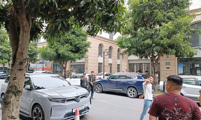Nóng: Khám xét nơi ở của Huấn Hoa Hồng