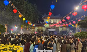 Đà Nẵng: Biển người về thiền viện hái lộc sau giao thừa