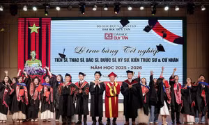 Đại học Duy Tân trao bằng tốt nghiệp, thưởng hơn 12 tỷ đồng cho sinh viên xuất sắc