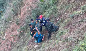 Ô tô tải mất lái lao xuống vực sâu 200m, một người chết tại chỗ