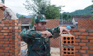 Thần tốc dựng mái ấm nơi rẻo cao Tây Trà