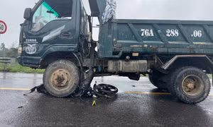 Vượt đèn đỏ trên đường dẫn cao tốc, một người bị xe tải đâm tử vong