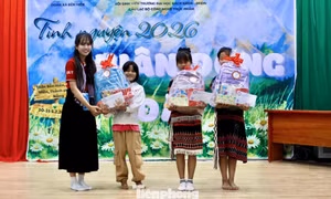 Tuổi trẻ Đà Nẵng lan tỏa 'Xuân đong đầy' đến bà con vùng cao