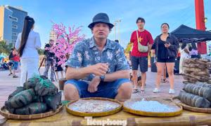 Khách Tây gói bánh chưng, nhảy sạp, đập niêu ở bờ biển Đà Nẵng