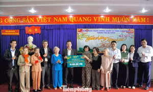 BIDV và Báo Tiền Phong thăm hỏi, tặng quà người có công tại Đà Nẵng dịp Tết