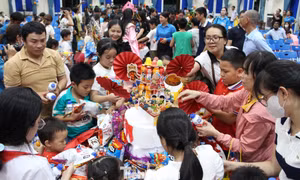 Gần 1 tỷ đồng mang Trung thu đến với con công nhân khó khăn ở Đà Nẵng