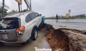 Khung cảnh tan hoang ‘rốn lũ’ Hòa Thịnh