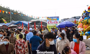 Du xuân phiên chợ độc nhất Gia Lai họp vào mùng 1 Tết