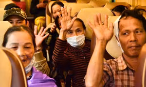 Chuyến xe nghĩa tình đưa hơn 100 bệnh nhân nghèo từ Bệnh viện Đà Nẵng về quê đón Tết