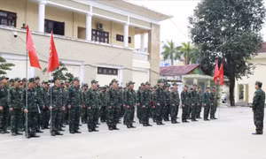 Đà Nẵng huy động gần 100 cán bộ, chiến sĩ đến Đắk Lắk giúp dân vùng lũ dựng xong nhà trước Tết