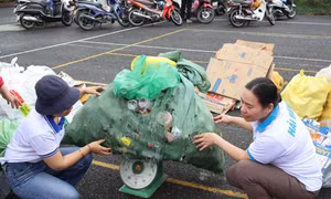 Phiên chợ đổi rác lấy sản phẩm hữu ích bảo vệ môi trường