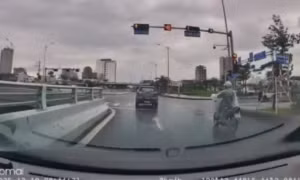 Đà Nẵng: Ô tô vượt đèn đỏ bị người dân phản ánh, công an vào cuộc, xử phạt