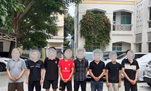 Đột kích quán cà phê, bắt nhóm cá cược World Cup