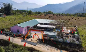 Gần 50 em học sinh tại xã vùng cao miền Trung có lớp học mới