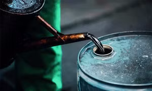 Giá xăng dầu giảm liên tiếp, doanh nghiệp đầu mối ứng phó thế nào?