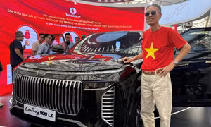 Ngắm Lạc Hồng 900 LX, khách tham quan chia sẻ: Đây là dấu ấn mới cho công nghiệp Việt trên bản đồ thế giới