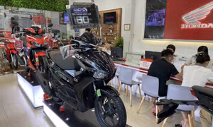 Xe máy điện lên ngôi, người tiêu dùng hưởng lợi kép