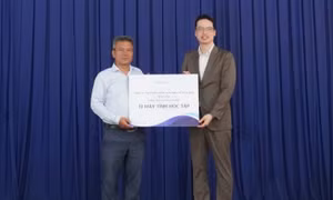 Shinhan Life Việt Nam trao tặng máy tính học tập cho làng trẻ em SOS Gò Vấp
