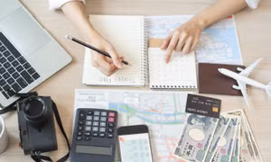 Cao điểm du lịch hè, mua ngoại tệ online thành xu hướng của dân du lịch