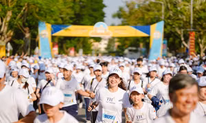 10.322 chiến binh chạy 'Vì tầm vóc Việt' tại S-Race Cần Thơ
