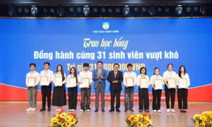 HUTECH tổ chức Lễ tri ân thầy cô và chương trình giao lưu doanh nhân 