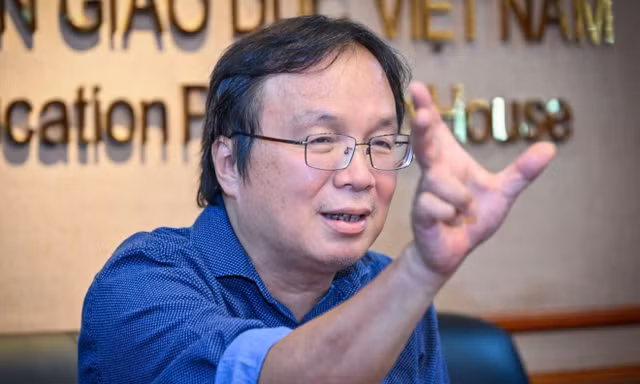 Người 'vừa đi vừa viết, vừa hát vừa mộng du'
