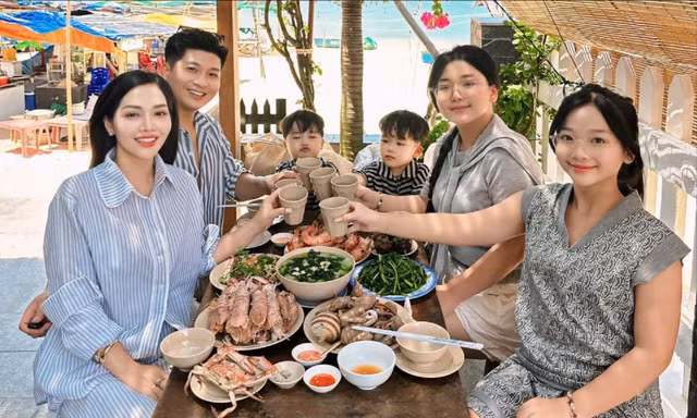 Vợ chồng Hà Nội đưa 4 con đi xuyên Việt, nhớ mãi 'đêm thiếu thốn' trên đảo hoang