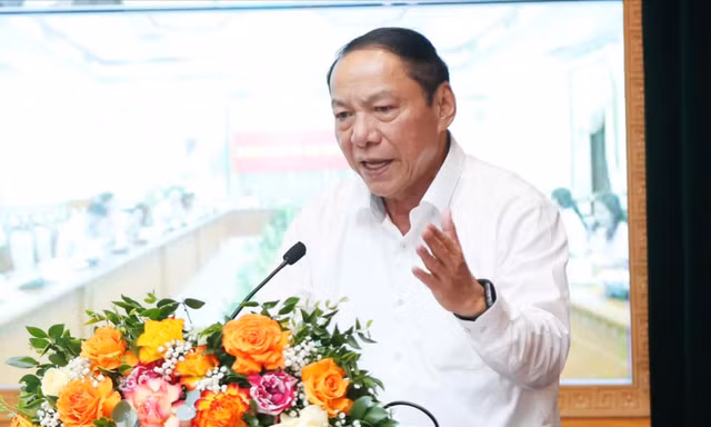 Bộ trưởng Bộ Văn hóa giao nhiệm vụ cho NSND Xuân Bắc